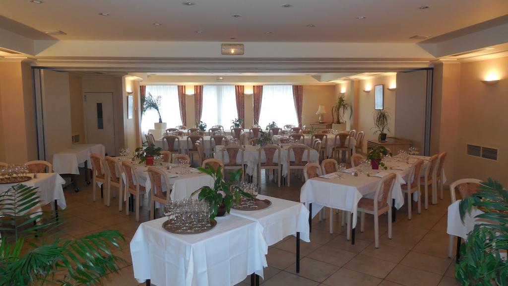 Logis Hotel Restaurant Des Voyageurs Pont-de-Salars Exterior foto