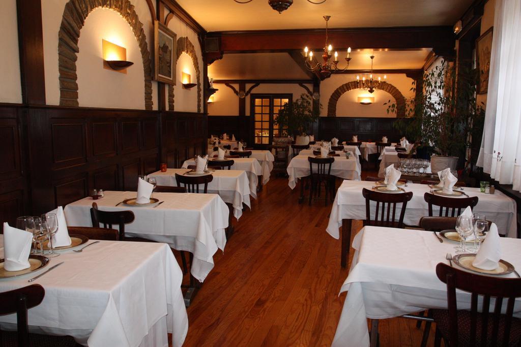 Logis Hotel Restaurant Des Voyageurs Pont-de-Salars Quarto foto