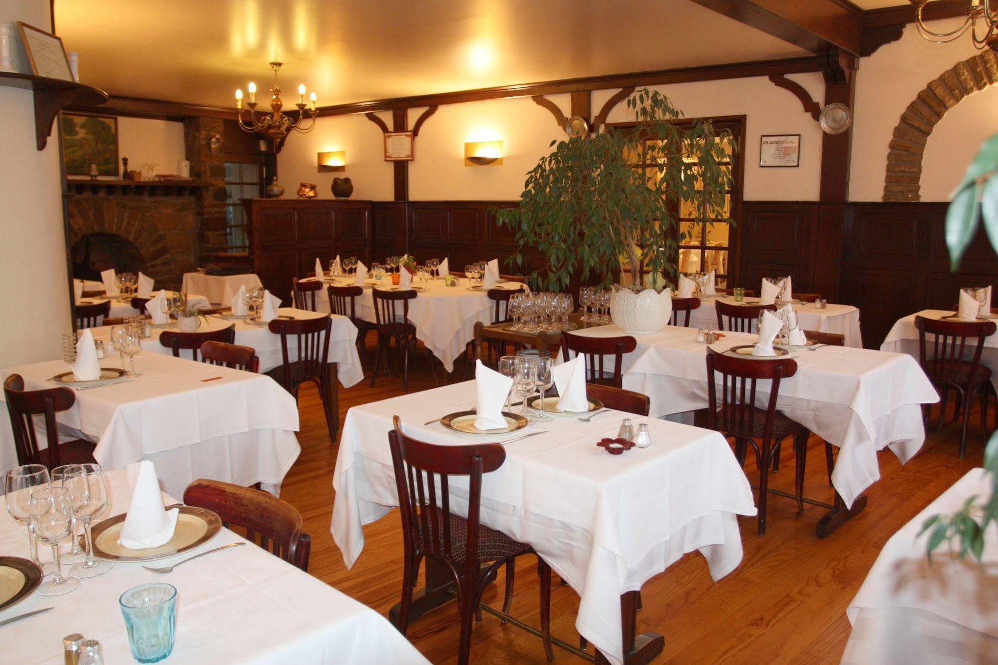 Logis Hotel Restaurant Des Voyageurs Pont-de-Salars Exterior foto
